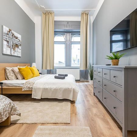 Deluxe Kazincy Apartment In The Heart Of บูดาเปสต์ ภายนอก รูปภาพ