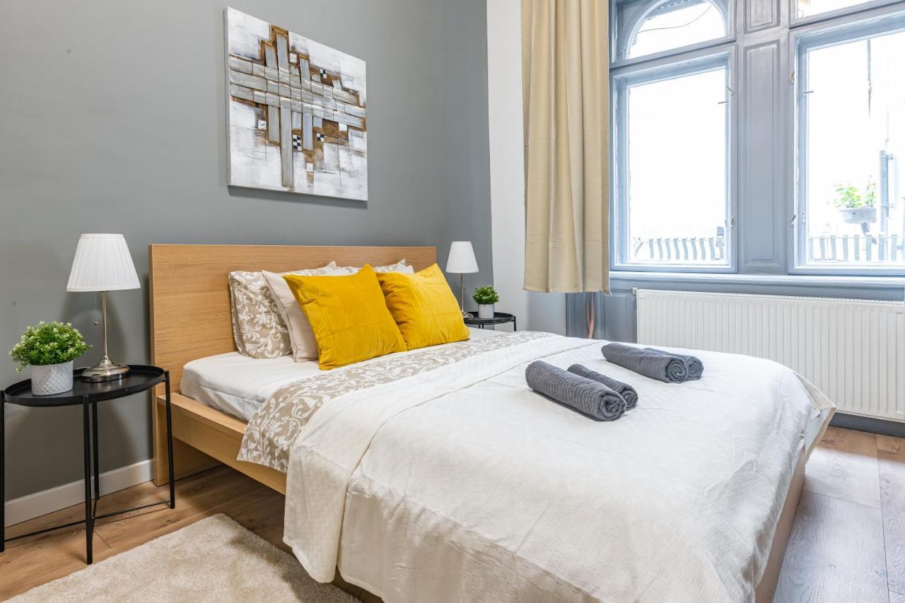 Deluxe Kazincy Apartment In The Heart Of บูดาเปสต์ ภายนอก รูปภาพ
