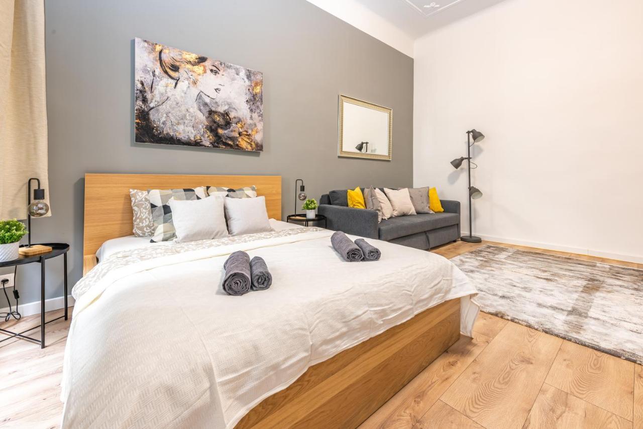 Deluxe Kazincy Apartment In The Heart Of บูดาเปสต์ ภายนอก รูปภาพ