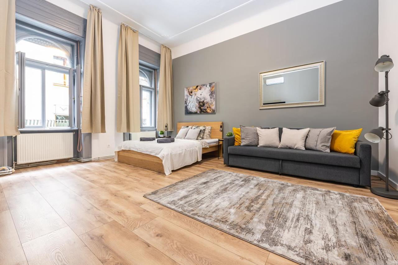 Deluxe Kazincy Apartment In The Heart Of บูดาเปสต์ ภายนอก รูปภาพ