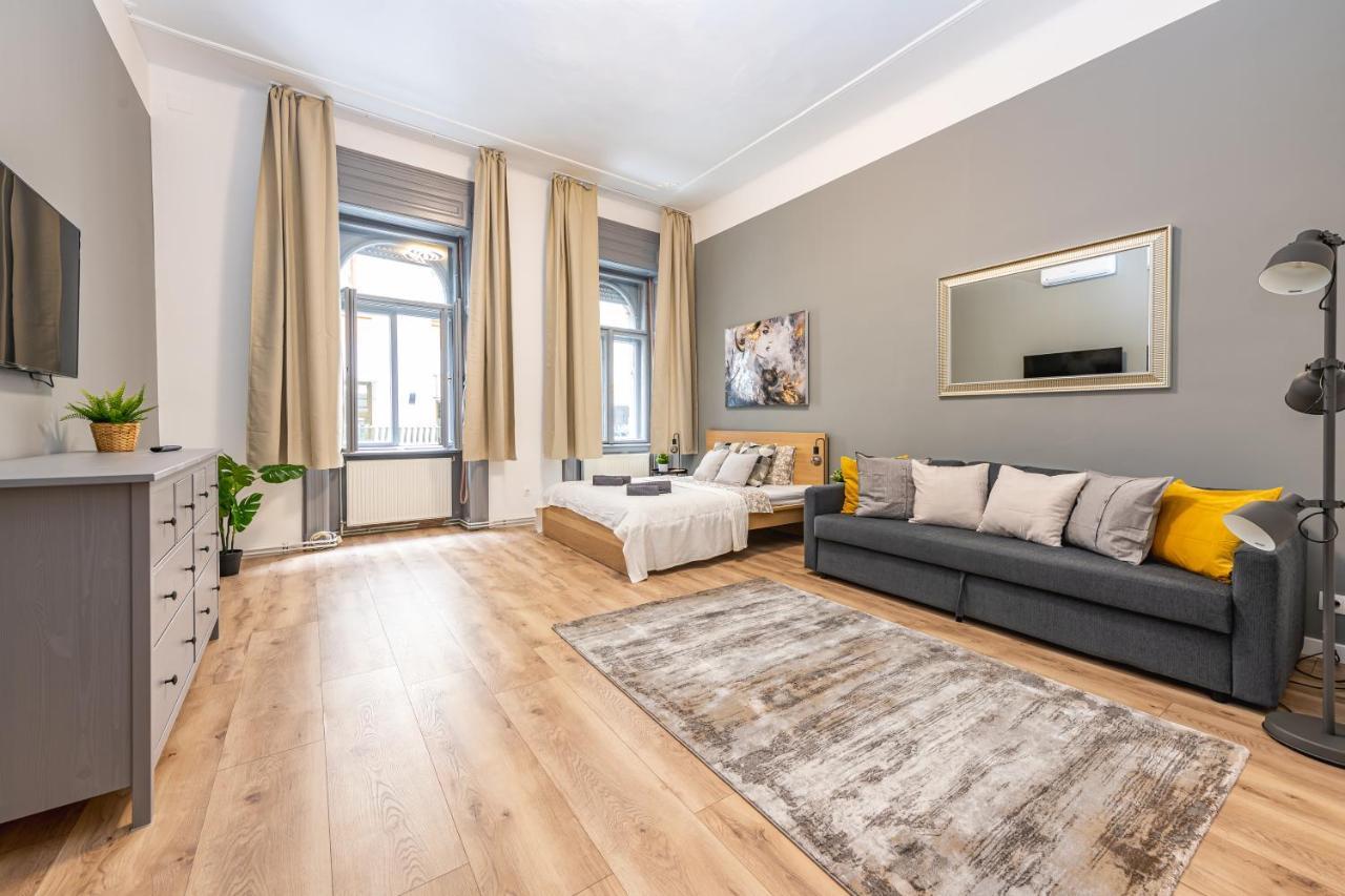 Deluxe Kazincy Apartment In The Heart Of บูดาเปสต์ ภายนอก รูปภาพ