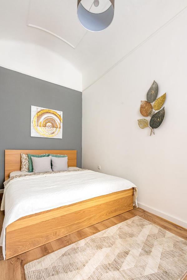Deluxe Kazincy Apartment In The Heart Of บูดาเปสต์ ภายนอก รูปภาพ